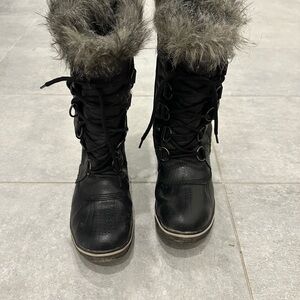 Women's Black Sorel Joan of Arctic Fur-Lined Winter Boots size 9